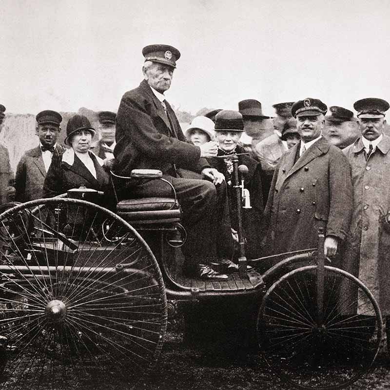 کارل بنز و اولین خودروی بنز