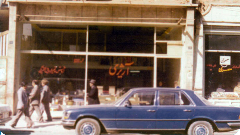 مرسدس بنز W116 در خیابان‌های ایران