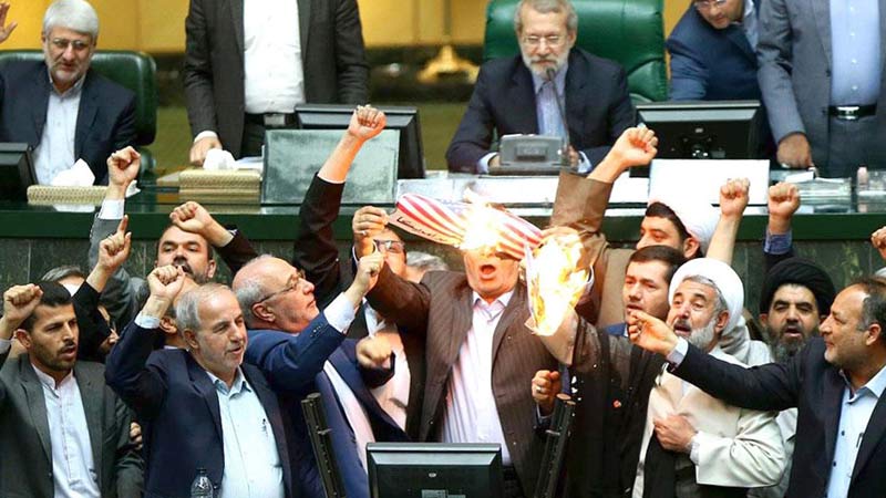 آتش زدن برجام توسط نمایندگان مجلس شورای اسلامی