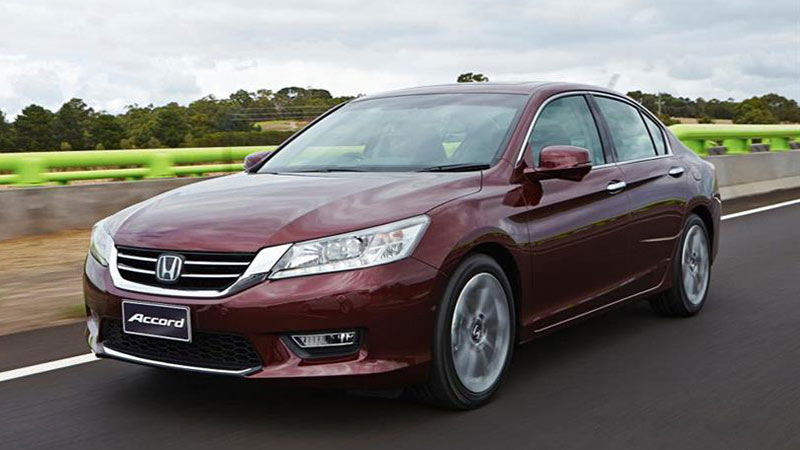 مقایسه هوندا آکورد LX-B با نیسان تینا