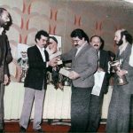 ناظری در حال اهدای جوایز در مسابقات پس از پیروزی انقلاب