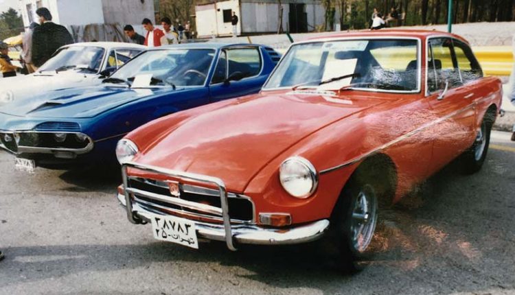 در حاشیه یکی از گردهمایی‌های خودروهای کلاسیک در دهه 70