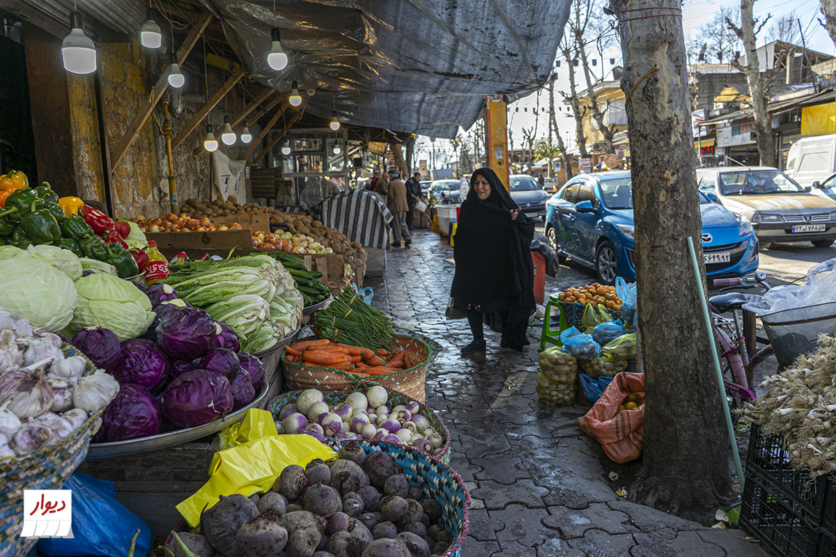 بازار میوه در فومن