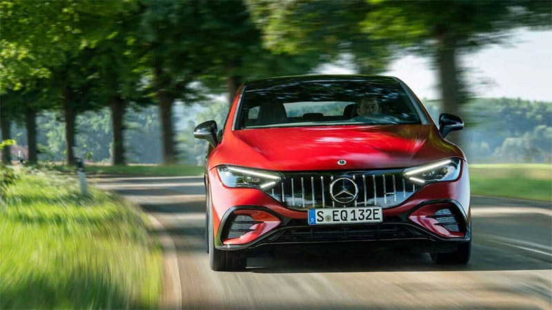 نمای روبه‌رو مرسدس AMG EQE 53