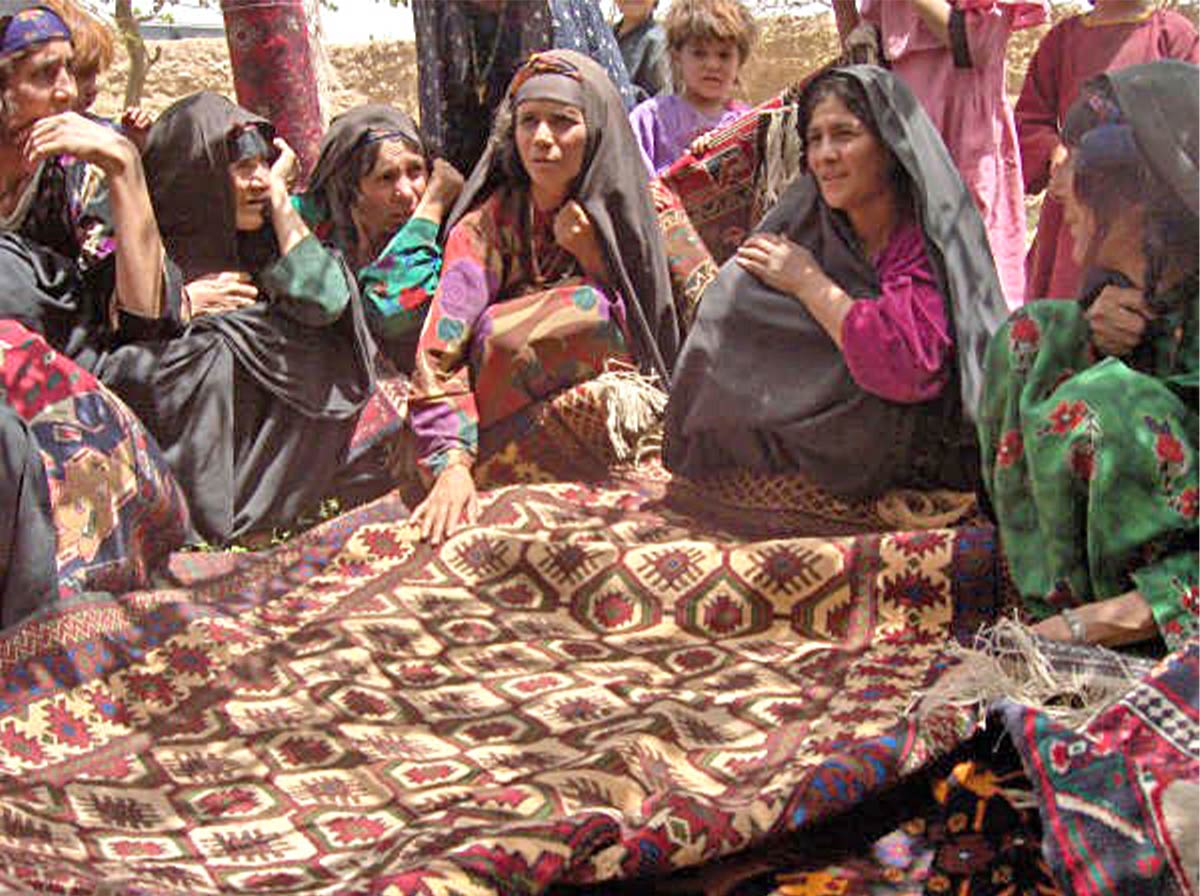 زنان روستایی بافنده فرش افغانی